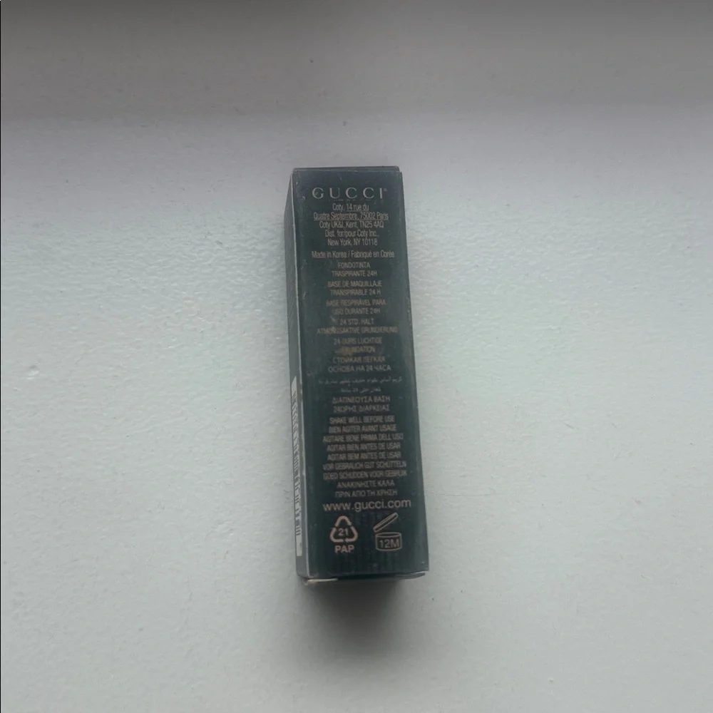 Gucci Éternité de Beauté Foundation Sample - Beige and Black